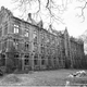 Illustration for article titled 9 of the Most Fascinating Abandoned Mansions from Around the World
